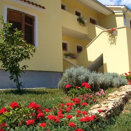 Διαμέρισμα Sara *