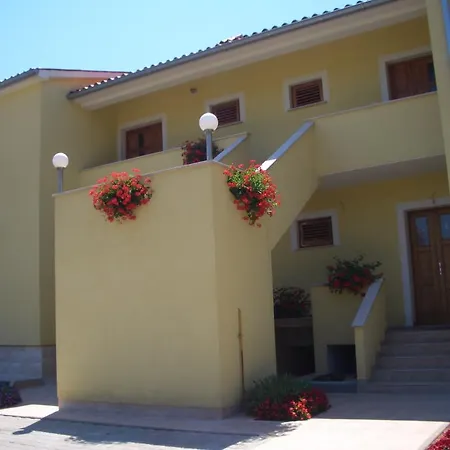 Διαμέρισμα Sara *